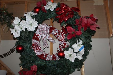 bid.ezdownsizing.com - Pair of Christmas Themed Wreaths - Large One 38